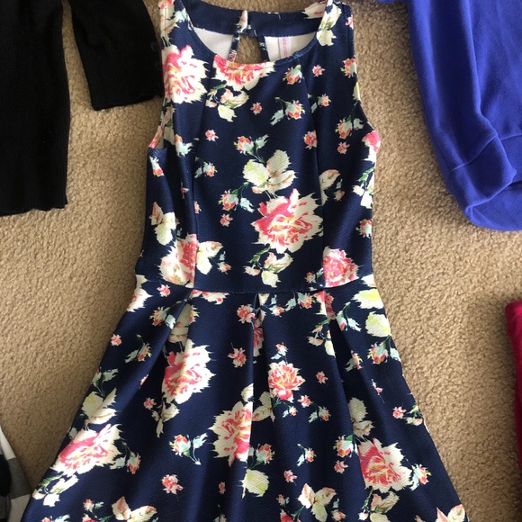 Clothing - Picture 2 of 8